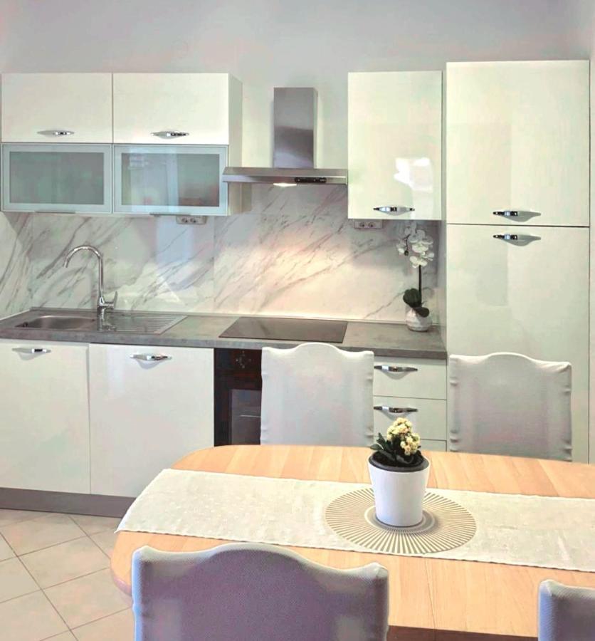 Apartmani Anita Omiš Exterior foto